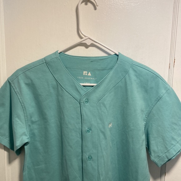 Free Assembly Top - Picture 2 of 9